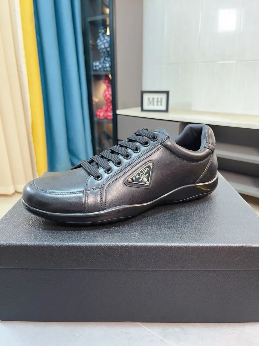Men's shoes 💰560🌹🌹 High-quality new men's shoes 💰prada (Prada) counters are on the market at the same time. The new men's shoes and 😘fabrics are selected from imported mesh and glue-spraying technology. Imported cowhide lining. 👍🏿High-end☄️Open-molded non-slip rubber outsole, exquisite lines, simple and elegant, comfortable and high-end for leisure travel. Code number: 38 to 44